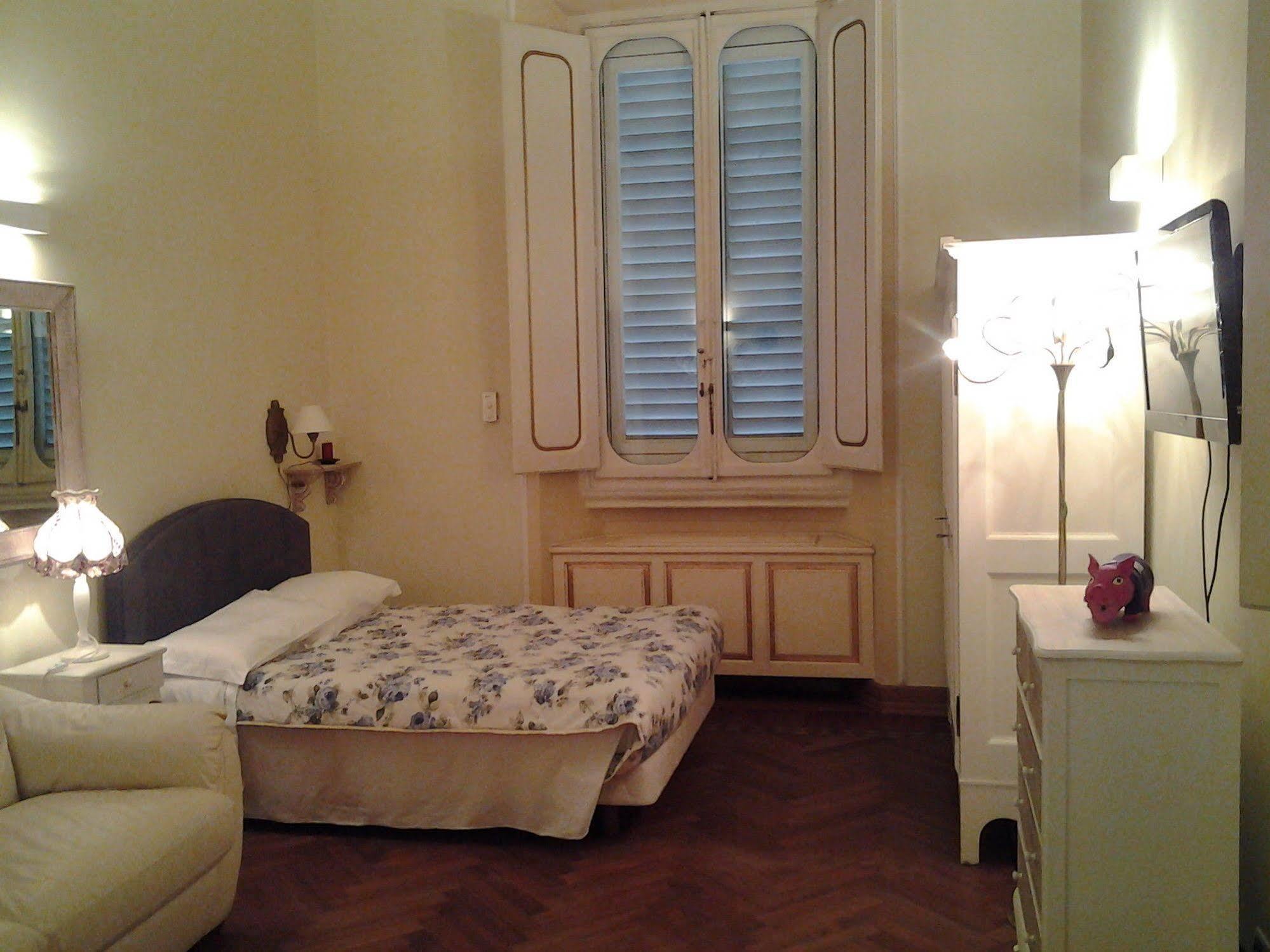 Booking Firenze Appartamenti Luaran gambar